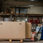 Pourquoi les caisses containers avec abattants sont indispensables pour un rangement efficace ?